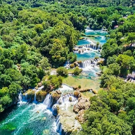 Οργανωμένο κάμπινγκ Krka Fairytale Little Castle