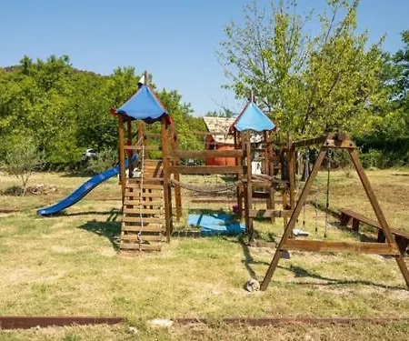 Lüks kamp alanı Krka Fairytale Little Castle *