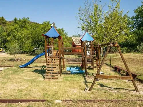 Lüks kamp alanı Krka Fairytale Little Castle *